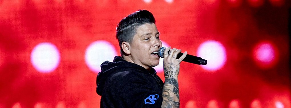 Auf ihrem neuen Album schlägt Ott auch nachdenkliche Töne an. - © Britta Pedersen/dpa