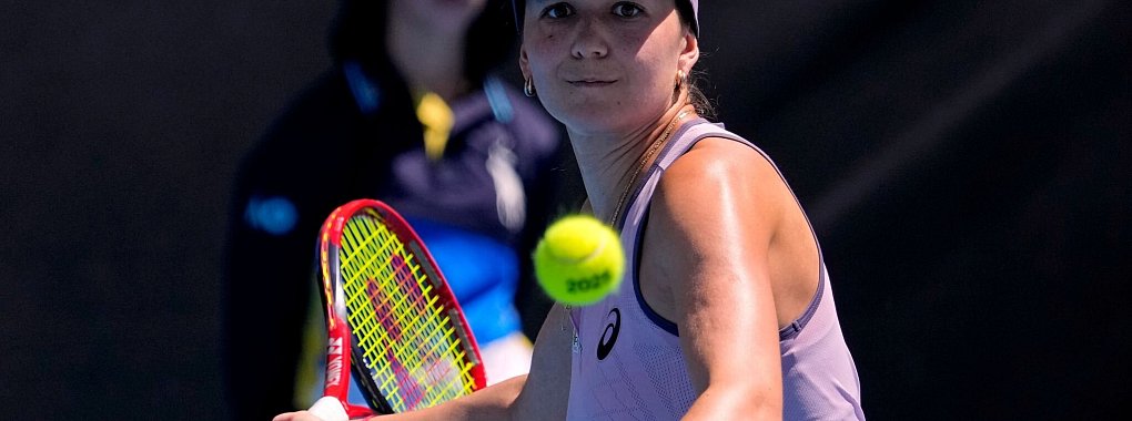 Eva Lys will auch gegen Topspielerin Iga Swiatek überraschen. - © Vincent Thian/AP/dpa