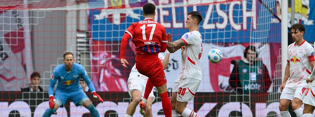 Heidenheim schafft mit der ersten Offensivaktion die Führung gegen RB Leipzig. - © Hendrik Schmidt/dpa