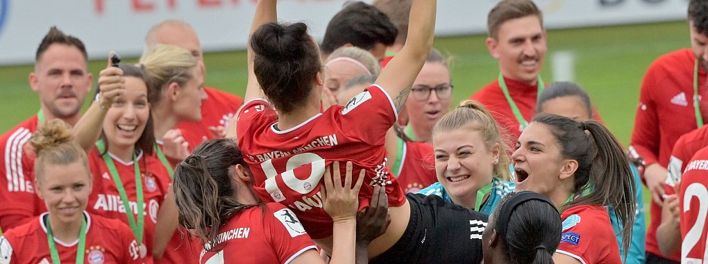 Die Fußballerinnen des FC Bayern wollen den nächsten Titel bejubeln. - © Peter Kneffel/dpa