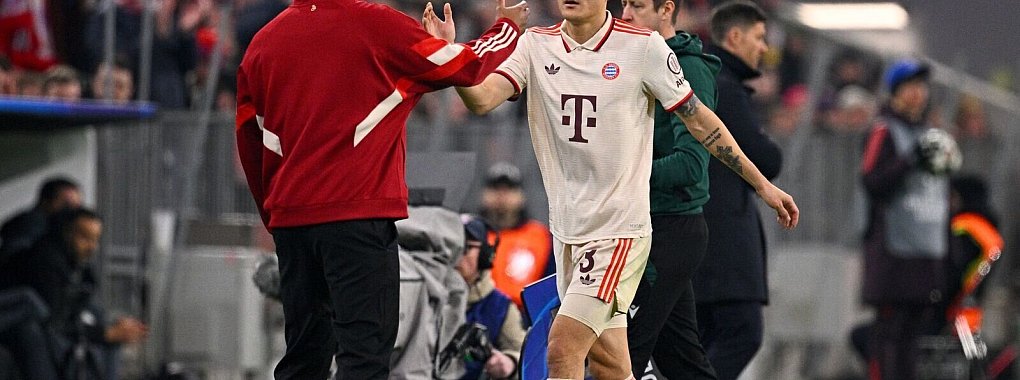 Bayern-Trainer Vincent Kompany (l) muss vorerst ohne Minjae Kim auskommen. - © Tom Weller/dpa