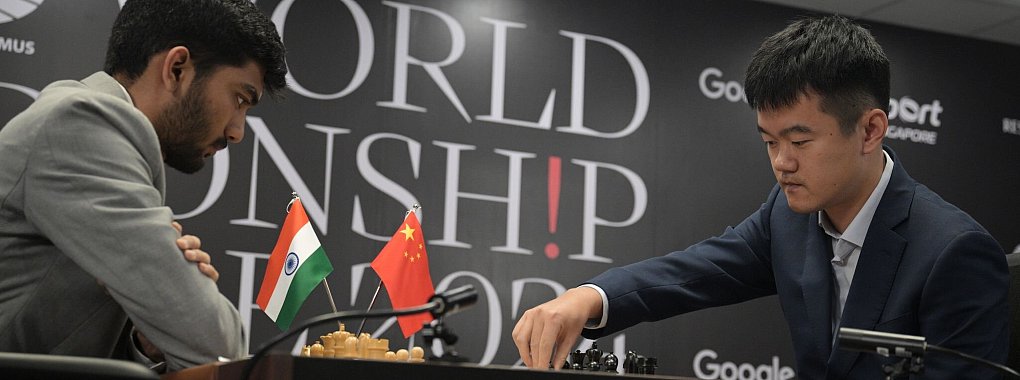 Das Schach-Duell zwischen Dommaraju Gukesh (l) und Ding Liren bleibt weiter spannend. - © Then Chih Wey/Xinhua/dpa
