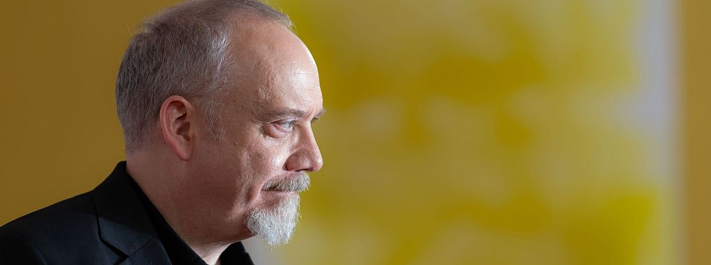 Der Schauspieler Paul Giamatti spielt in &laquo;The Holdovers&raquo; einen unbeliebten Lehrer. - &copy; Lukas Barth/dpa