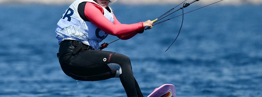 Auch Kitesurferin Leonie Meyer konnte keine Medaille f&uuml;r das deutsche Segelteam vor Marseille erobern. - &copy; Christophe Simon/AFP/dpa