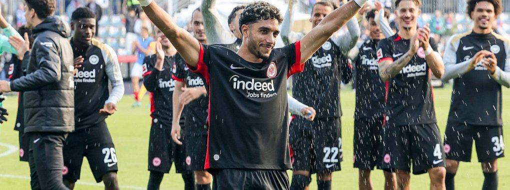 Aktuell der erfolgreichste Stürmer der Bundesliga: Omar Marmoush von Eintracht Frankfurt schoss beim 4:2 in Kiel seine Saisontore fünf und sechs. - © Frank Molter/dpa