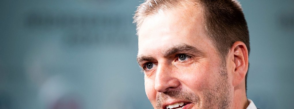 Philipp Lahm kritisiert den italienischen Vereinsfußball. - © Michael Matthey/dpa