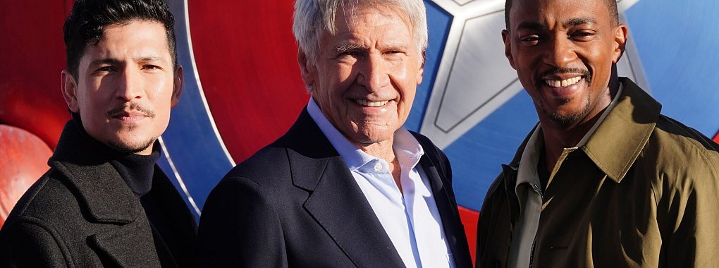 Danny Ramirez (l-r), Harrison Ford und Anthony Mackie (Archivbild). - © Ian West/PA Wire/dpa