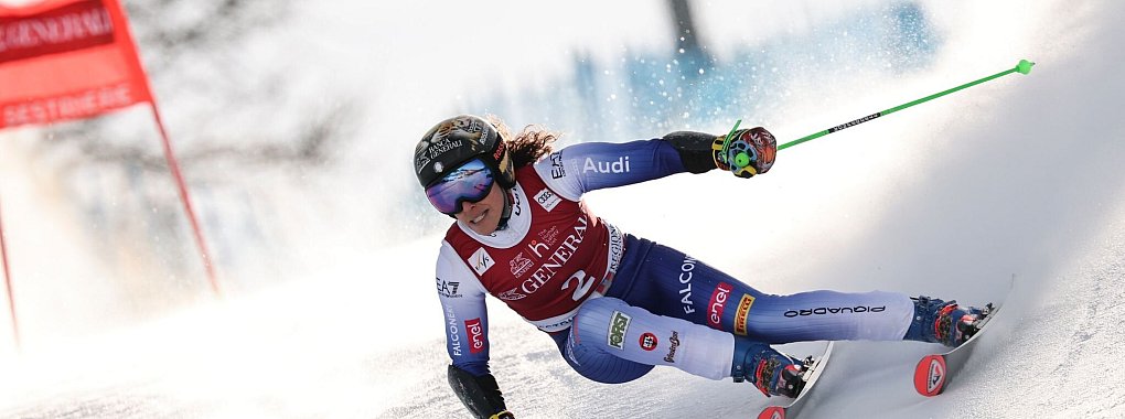 Weltmeisterin Federica Brignone gewinnt ihren Heim-Riesenslalom von Sestriere. - © Marco Trovati/AP/dpa