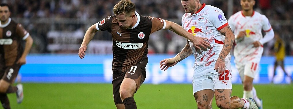 Aufsteiger St. Pauli zeigt gegen RB Leipzig über weite Strecken ein tolles Spiel. - © Gregor Fischer/dpa