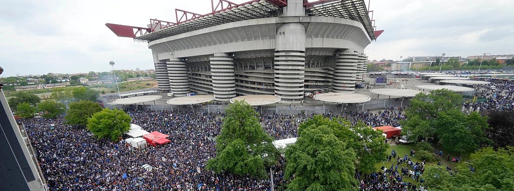 Das Champions-League-Finale 2027 sollte ursprünglich im Mailänder San-Siro-Stadion ausgetragen werden. - © Luca Bruno/AP/dpa