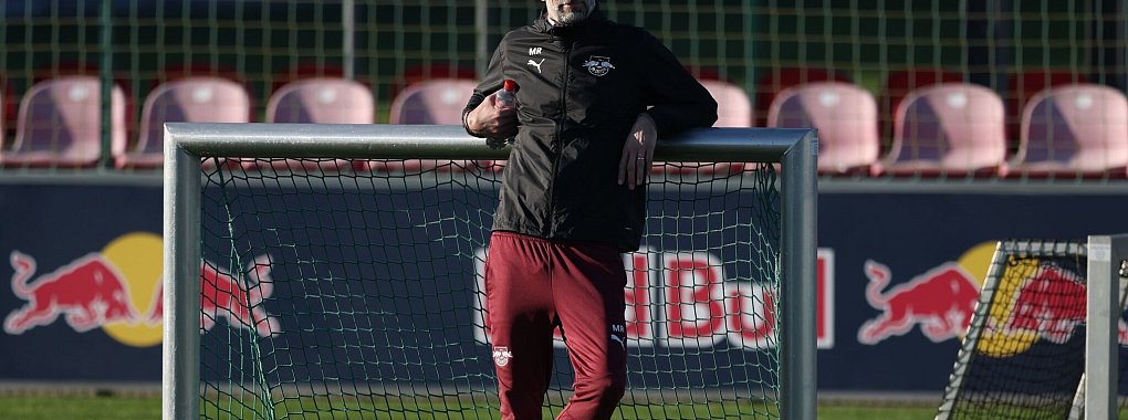 Marco Rose leitet das Training und fährt mit RB Leipzig in ein Kurztrainingslager. - © Jan Woitas/dpa