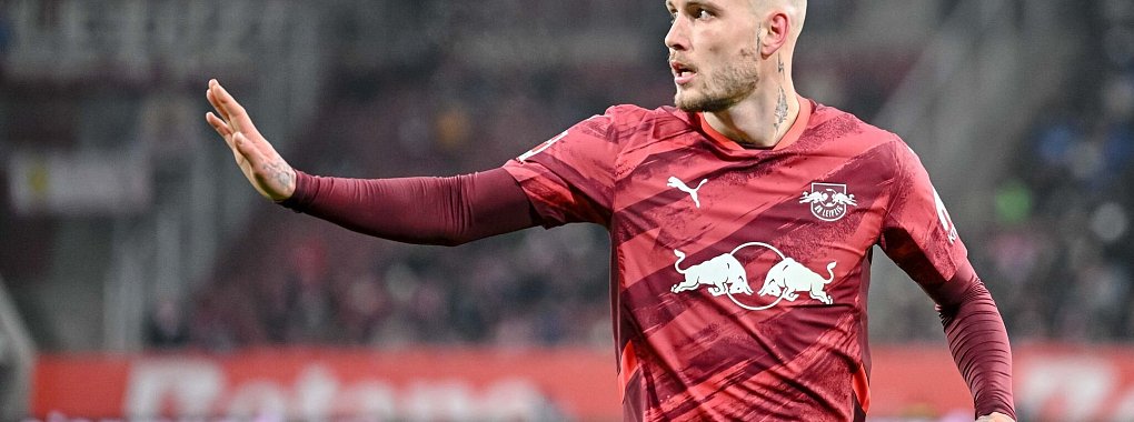 Unzufrieden nach dem 0:0 in Augsburg: Leipzigs Nationalspieler David Raum. - © Harry Langer/dpa