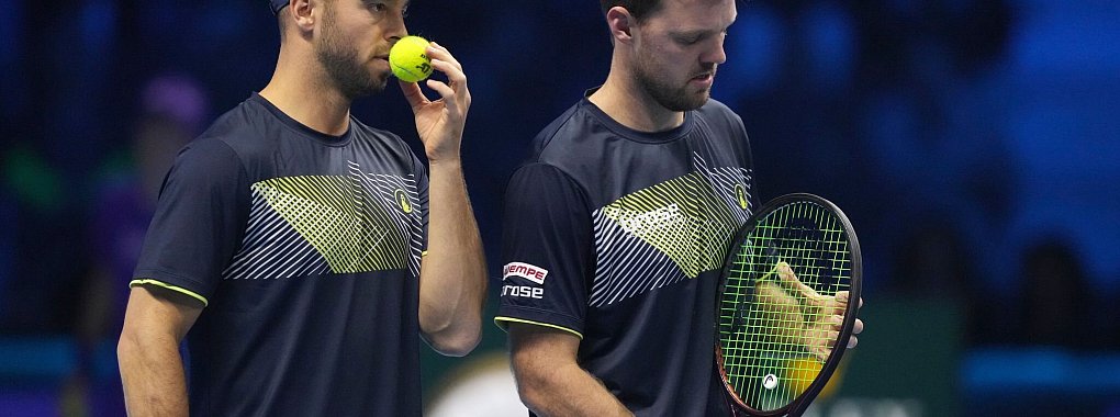 Zum ersten Mal qualifizierte sich das Duo Tim Pütz (l) und Kevin Krawietz (r) gemeinsam für das Tennis-Saisonfinale. - © Antonio Calanni/AP/dpa