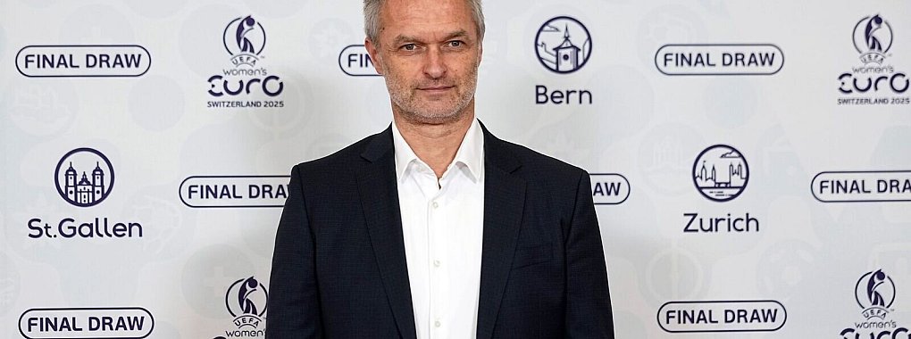 Christian Wück kennt jetzt die deutschen EM-Gegner - © Laurent Cipriani/AP/dpa