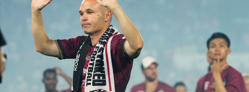 Spaniens Ex-Nationalspieler Iniesta hat eine Erklärung angekündigt. - © Hiro Komae/AP/dpa