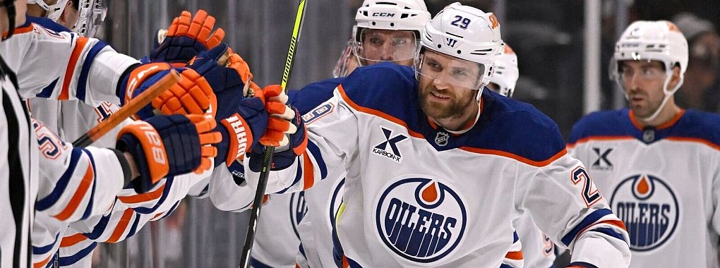 Leon Draisaitl erzielte den ersten und dritten Treffer der Oilers. - © Alex Gallardo/AP/dpa
