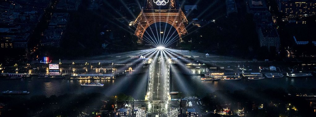 Die spektakuläre Eröffnungsfeier der Olympischen Spiele in Paris hat rund 100 Millionen Euro gekostet. - © Lionel Bonaventure/Pool AFP/dpa