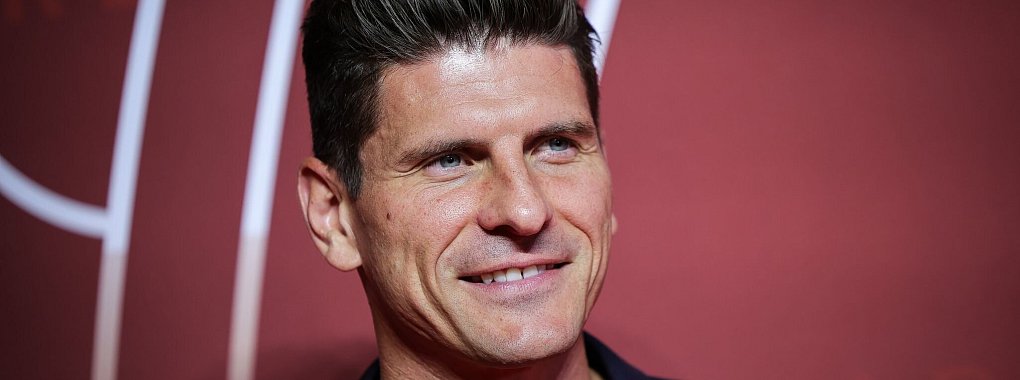 Mario Gomez verlängert seinen Vertrag bei Red Bull bis 2028 und freut sich auf die Zusammenarbeit mit Jürgen Klopp. - © Christian Charisius/dpa