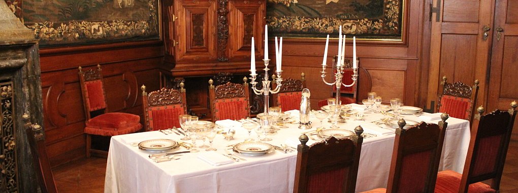 Dir fürstliche Tafel ist für das Weihnachten-Essen bereits eingedeckt. - © Sandra Castrup