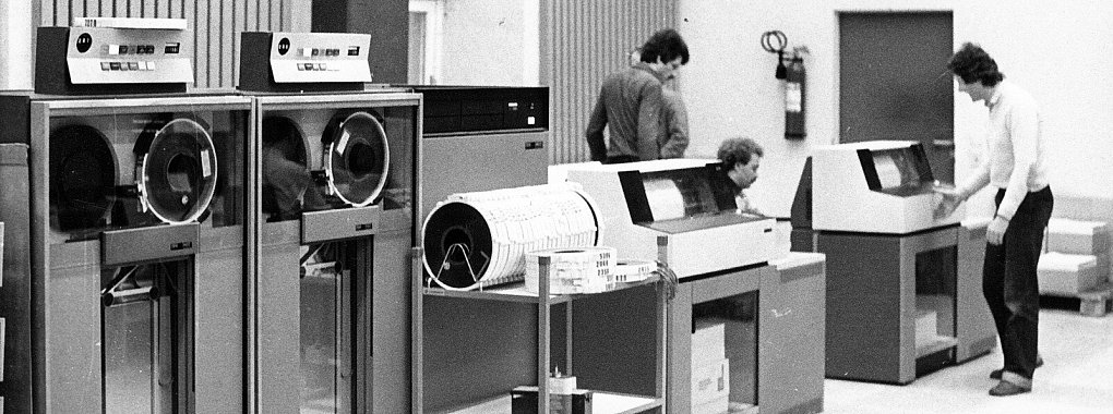 Die Anfänge der Datenverarbeitung in den 70er Jahren. - © KRZ