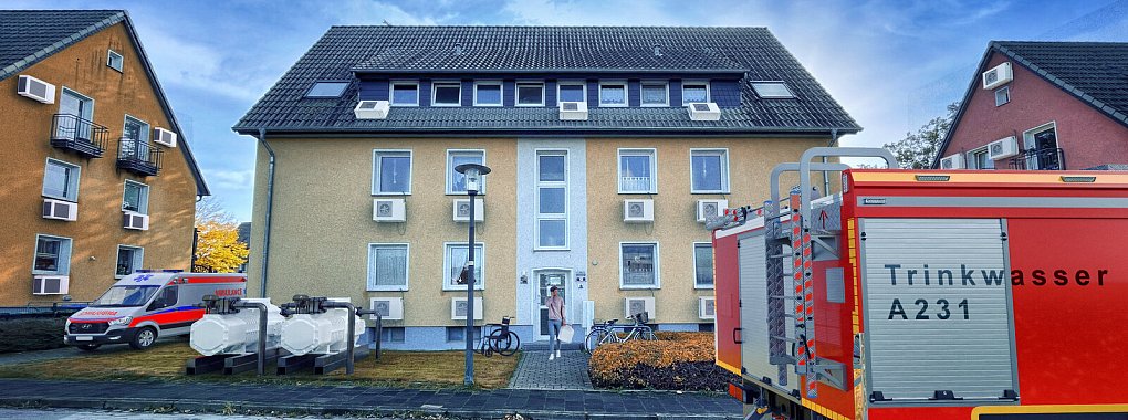 Gibt es in unseren H&auml;usern bald Klimaanlagen wie Sand am Meer? Die Auswirkungen des Klimawandels d&uuml;rften k&uuml;nftig nicht nur die Gesundheit der Menschen belasten, sondern auch die Wasser- und Energieversorgung in Lippe. - &copy; Montage: Bildakrobat/Merten Kunisch