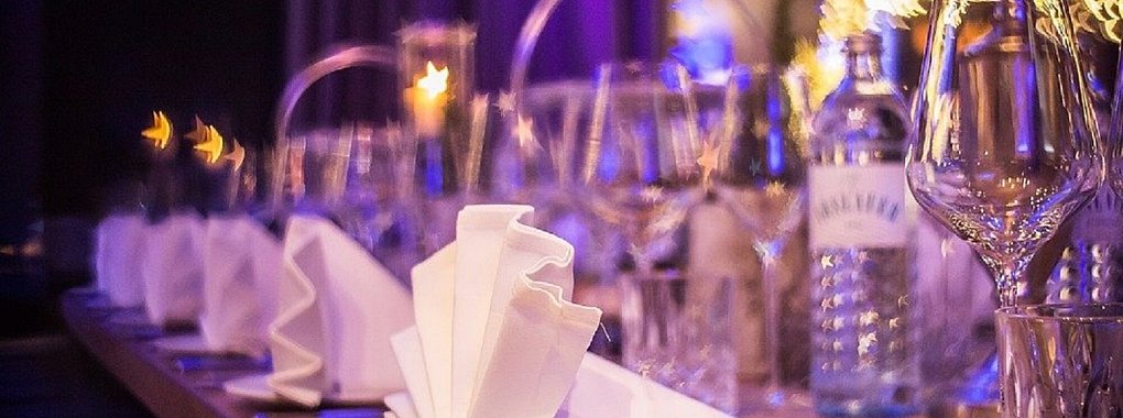 So ein festlich gedeckter Tisch l&auml;sst schon Weihnachtsstimmung aufkommen. Die Nachfrage der Betriebe in Bezug auf Feiern ist allerdings eher verhalten. - &copy; Symbolbild: Pixabay