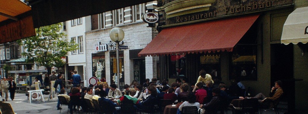 Der "Fuchsbau" an der Langen Straße, hier eine Aufnahme von zirka 1975, ist immer ein beliebter Treffpunkt gewesen. - © Stadtarchiv Detmold