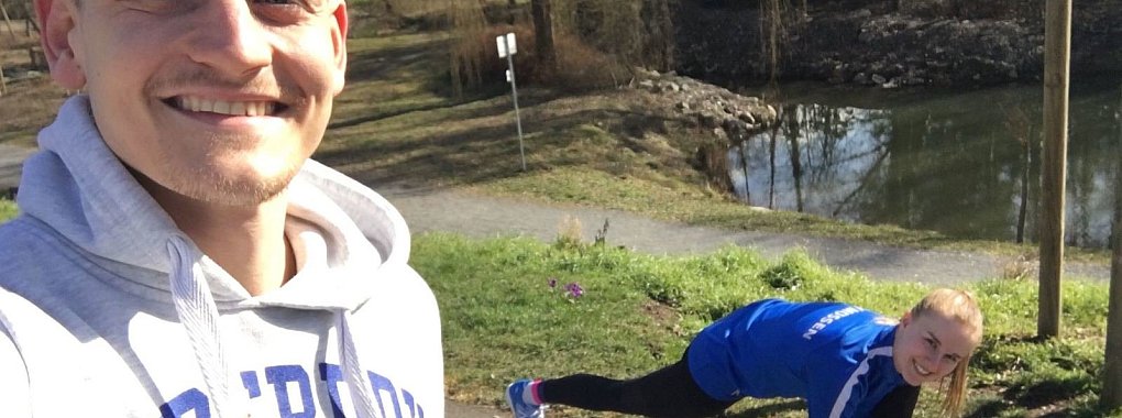 Der Lemgoer Wall im Laufstrecken-Test: Die LZ-Volontäre Karolina Schmidt und Yannick Sonntag wollen wissen, was die drei Kilometer Runde kann. Empfohlen hat sie ihnen TBV-Spieler Lukas Zerbe. - © Yannick Sonntag