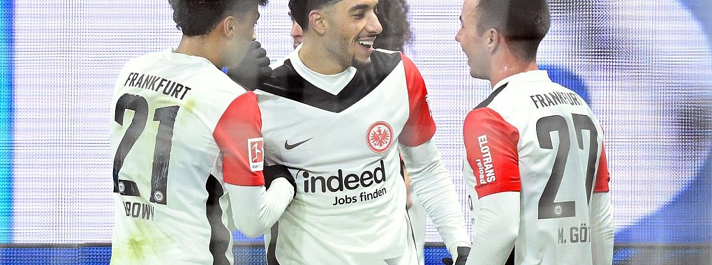 Wird von seinen Mitspielern geschätzt: Omar Marmoush (M). - © Uwe Anspach/dpa