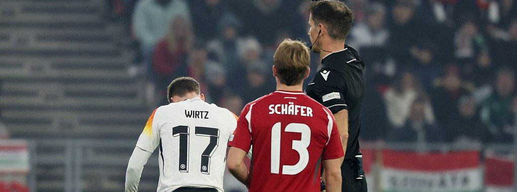 Florian Wirtz (l) verpasst das erste K.o.-Spiel in der Nations League. - © Christian Charisius/dpa