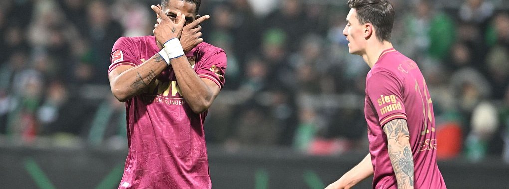 Doppeltorschütze: Samuel Essende war Mann des Tages beim FC Augsburg. - © Carmen Jaspersen/dpa