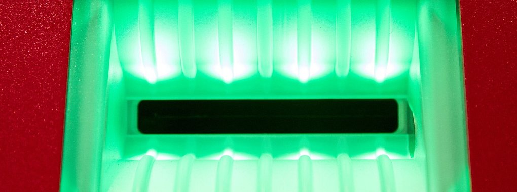 «Stiftung Warentest Finanzen» hat Kreditinstitute einem Check auf Nachhaltigkeit und Umweltschutz unterzogen: Legt man besonders strenge Kriterien an, bleiben Verbraucherinnen und Verbrauchern nur drei grüne Banken. - © Christian Charisius/dpa/dpa-tmn