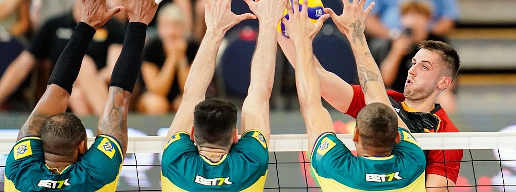 Der brasilianische Block war f&uuml;r Deutschland nur schwer zu &uuml;berwinden. - &copy; Uwe Anspach/dpa