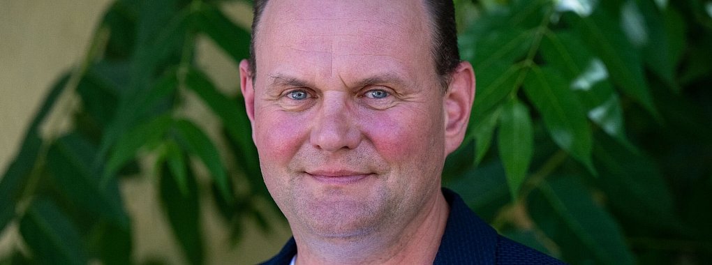 Devid Striesow &uuml;ber Hunde, Geigen und den Nordstand. - &copy; Sven Hoppe/dpa