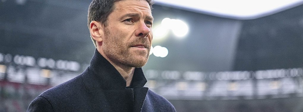 Leverkusens Trainer Xabi Alonso spricht sich für den Erhalt demokratischer Grundwerte aus. - © Harry Langer/dpa