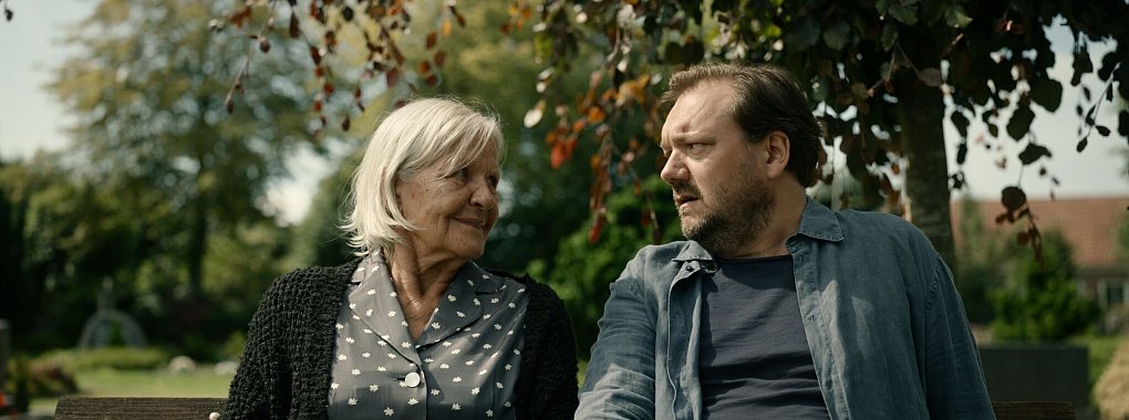 Ingwer Feddersen (Charly H&uuml;bner) kehrt in die Heimat zur&uuml;ck. - &copy; Christine Schr&ouml;der/ZDF/dpa