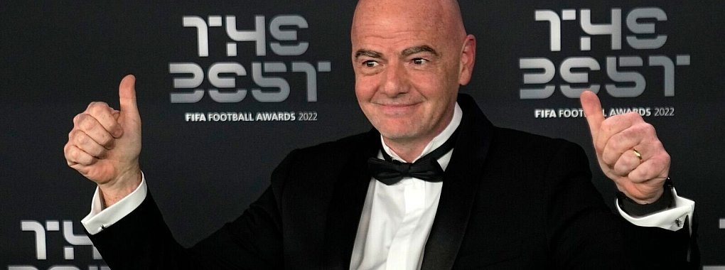 Die Vergabe der Weltmeisterschaften läuft so, wie es sich FIFA-Präsident Gianni Infantino vorstellt. - © Michel Euler/AP/dpa