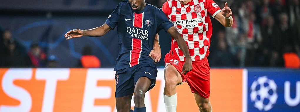 Hier war er noch am Ball: der frühere Dortmunder Ousmane Dembélé (l). - © Matthieu Mirville/ZUMA Press Wire/dpa
