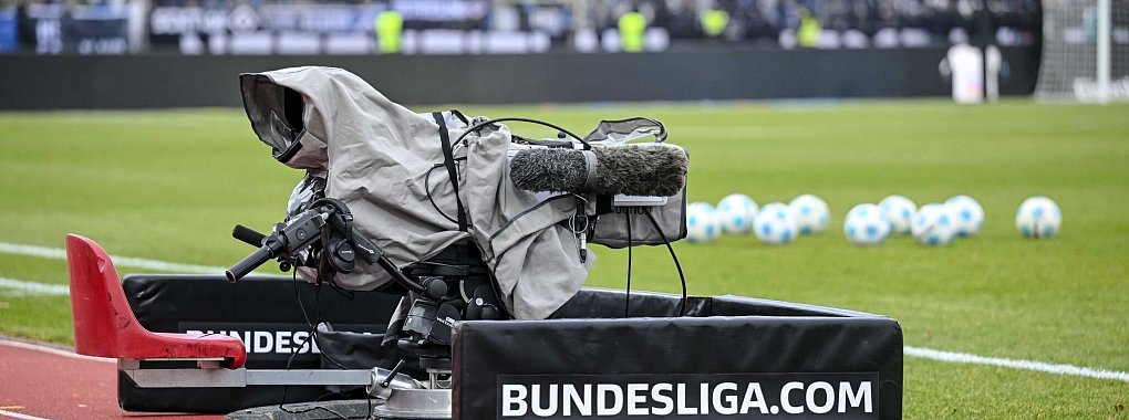 Das neue Fußball-Jahr startet mit zwei Spielen im Free-TV. - © Harry Langer/dpa