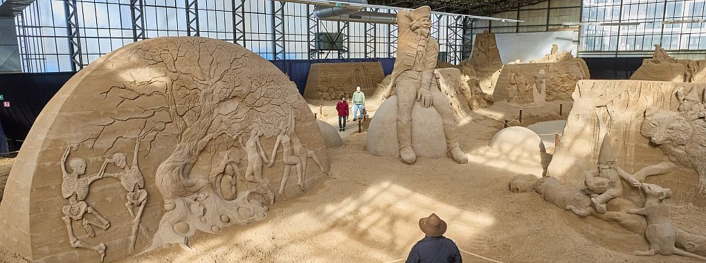 In Travem&uuml;nde findet zum sechsten Mal die Sandskulpturen-Ausstellung statt. - &copy; Georg Wendt/dpa
