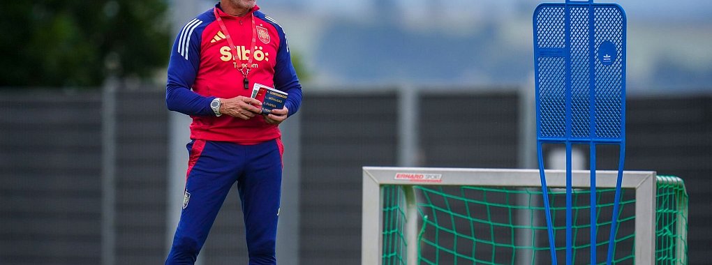 Der spanische Fu&szlig;ballverband w&uuml;rde gerne mit Nationaltrainer Luis de la Fuente weiterarbeiten. - &copy; Manu Fernandez/AP/dpa