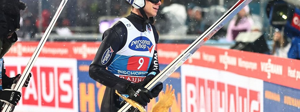 Der Deutsche Andreas Wellinger im Zielbereich. - &copy; Daniel Karmann/dpa