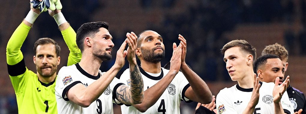 Jonathan Tah und seine Mitspieler beim DFB. - © Federico Gambarini/dpa