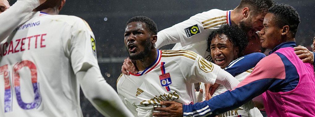 Jubel bei Olympique: Lyon besiegt den Tabellenzweiten AS Monaco. - &copy; Laurent Cipriani/AP/dpa