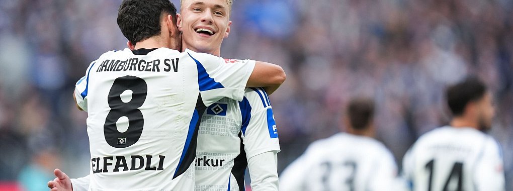 HSV-Torschütze Daniel Elfadli (l) jubelt nach seinem 1:0 mit Vorlagengeber Adam Karabec. - © Marcus Brandt/dpa