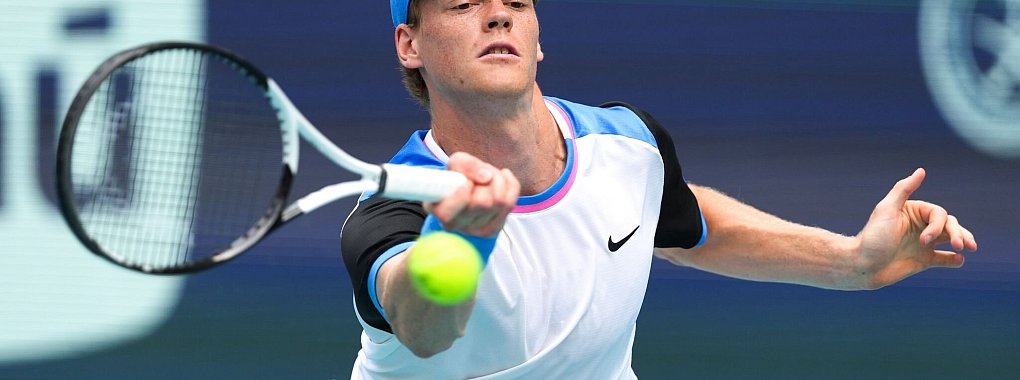 Jannik Sinner deklassierte Daniil Medwedew im Halbfinale von Miami. - &copy; Andrew Patron/ZUMA Press Wire/dpa