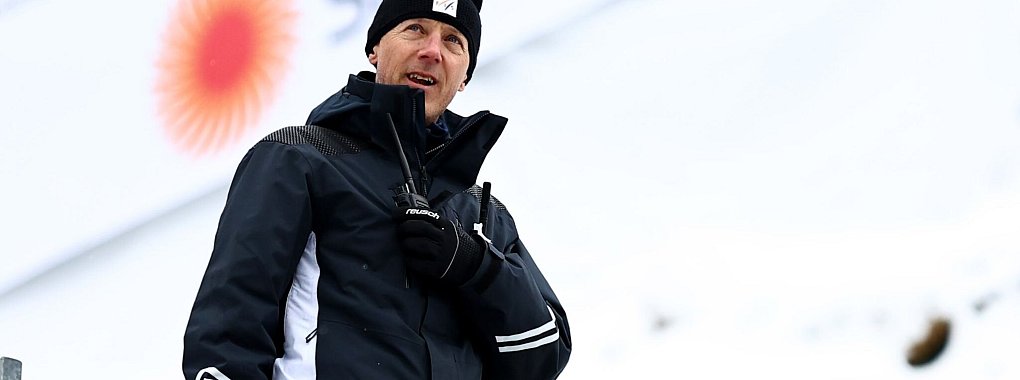 Lasse Ottesen, Wettkampfdirektor der Kombinierer. - &copy; Daniel Karmann/dpa