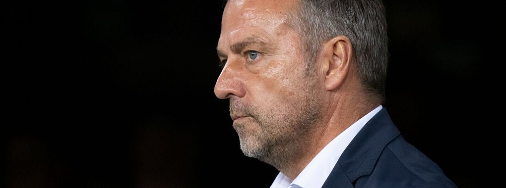Hansi Flick erlebt erstmals als Trainer des FC Barcelona El Clàsico gegen Real Madrid. - © Sven Hoppe/dpa