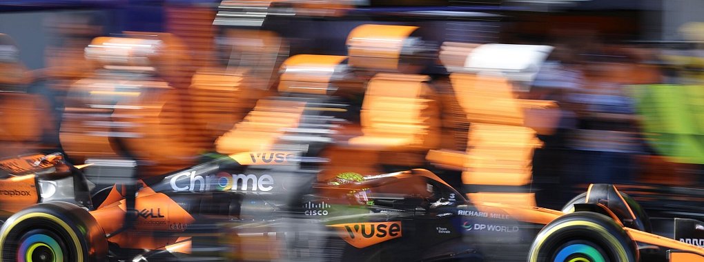 Lando Norris raste in Baku von Startplatz 15 noch auf Rang 4. - © Ali Haider/EPA POOL/AP/dpa