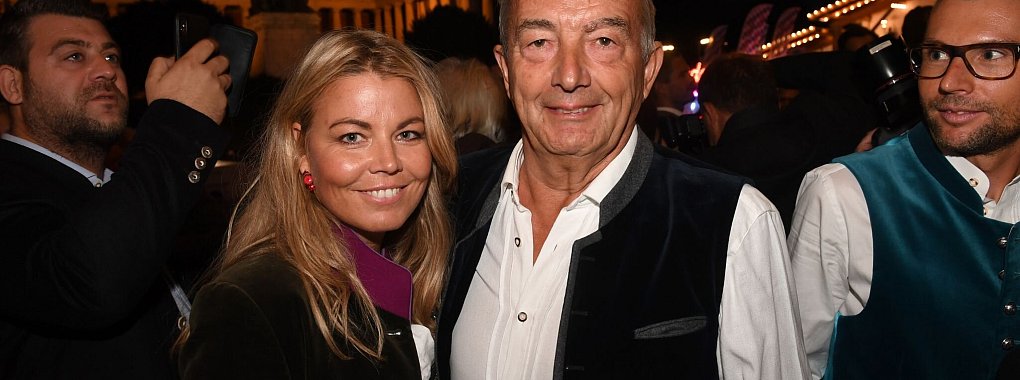 Marion Popp und Wolfgang Niersbach waren seit 2014 ein Paar. - © Felix Hörhager/dpa